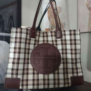 Gorgeous fall Tory Burch tote. No signs of wear and tear.